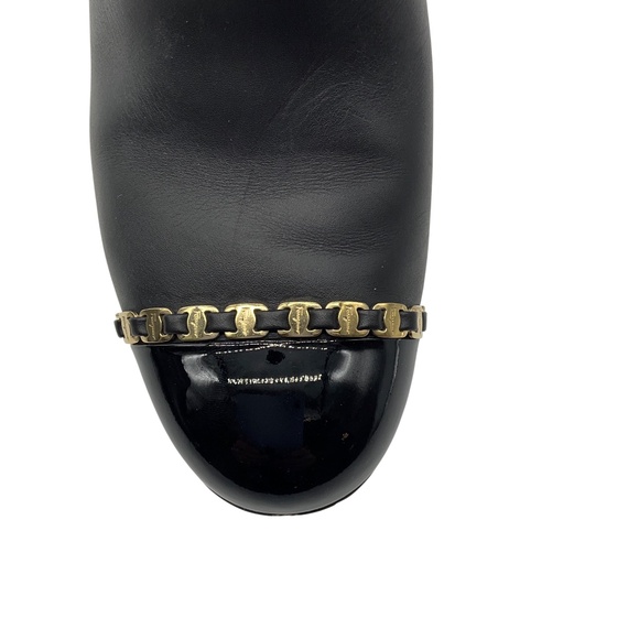 SALVATORE FERRAGAMO BLACK / GOLD CHAIN DETAIL PATENT LEATHER CAP TOE LEATHER ANK - Picture 5 of 9